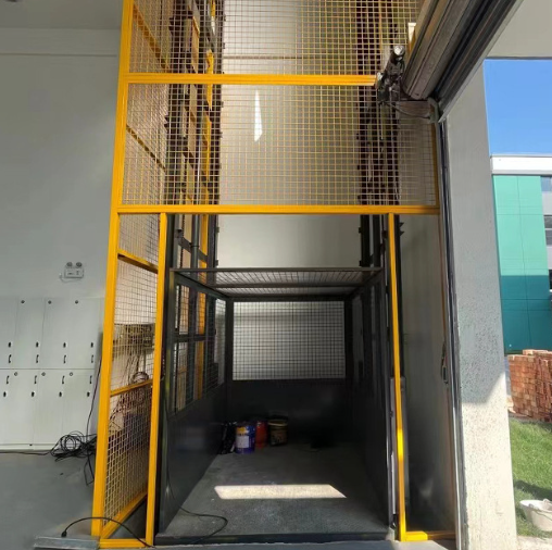 上饶导轨式升降机助力物流园破解运输难题