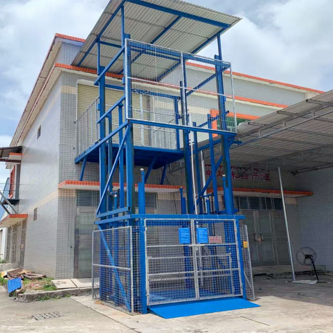 上饶建材厂室外升降货梯安装